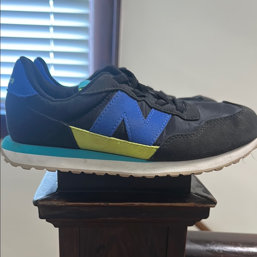 New Balance Kids' Black, Blue, and Yellow Sneakers 3Y
